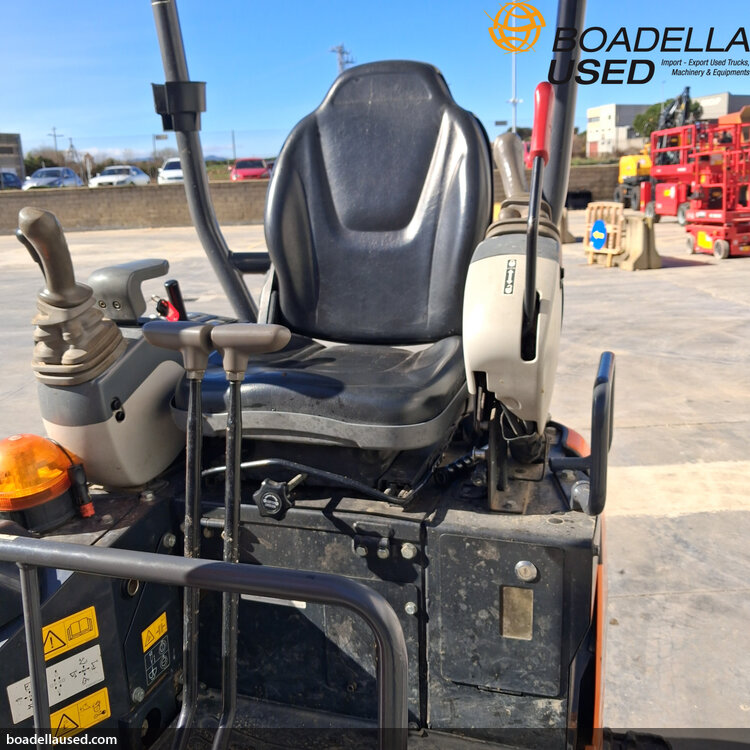 (E-51) HITACHI ZX19U-6 YR