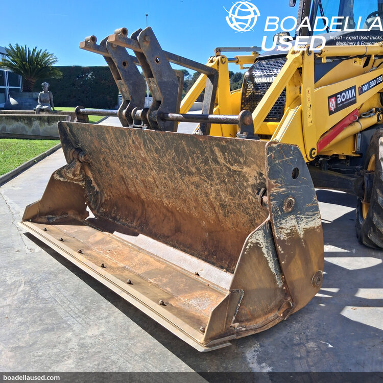 (R-09) KOMATSU WB93R-8E0