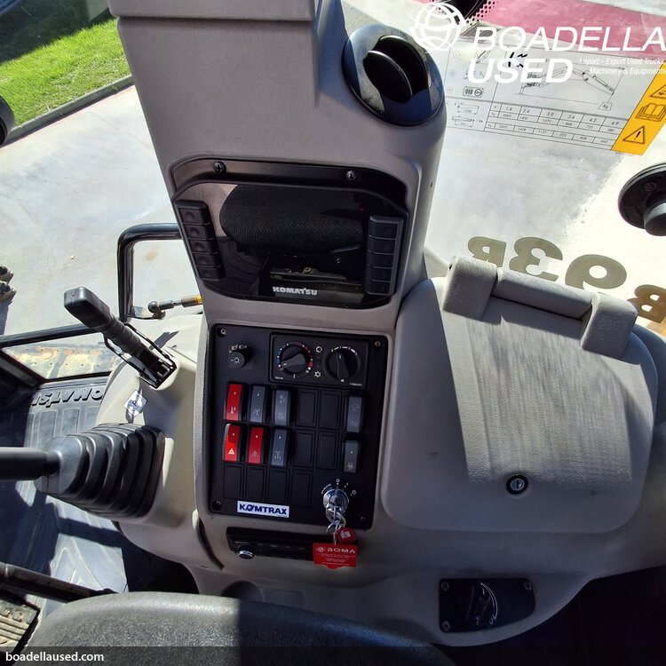 (R-09) KOMATSU WB93R-8E0