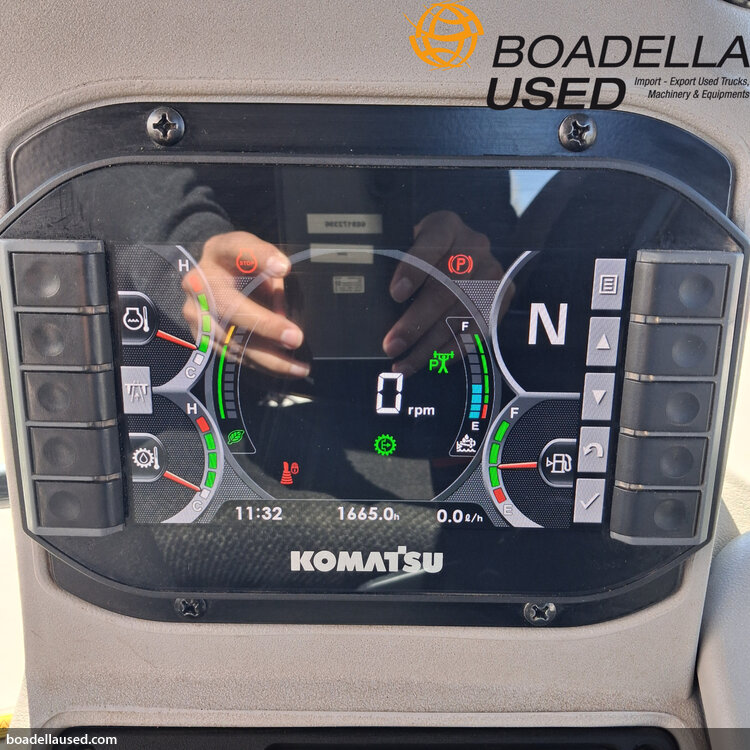 (R-09) KOMATSU WB93R-8E0